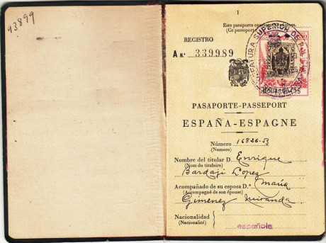  EN RECUERDO Y HOMENAJE A LOS QUE YA NO ESTÁN. 

Si pones en  GOOGLE   PASAPORTES EN LA MEMORIA  da igual 171