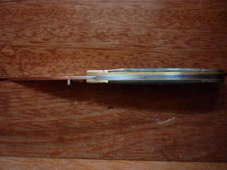 Vendo esta navaja americana. Acero quirúrgico Tru-Sharp, hoja de 8,1 cm, peso 94 gr y cachas sintéticas 00