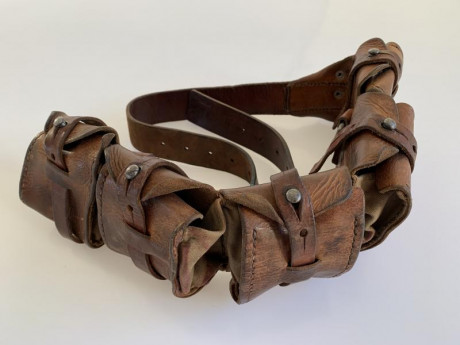 Vendo bandolera 5-bolsillos de cuero para llevar peines de munición del Mauser sueco: M/94, M/96, M/38 00
