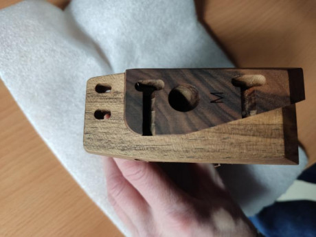 Buenas noches compañeros, se cambia cacha de la P8x talla M (nueva) con un veteado precioso, por otra 10