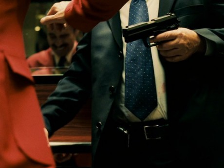 Compañeros,

En vista de las ganas de algunos (Elcafe, Wilcow, Vrakk, etc) por adivinar armas de películas 70