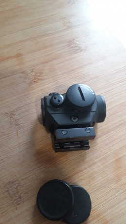 Aimpoint más suplemento por si se quiere más alto sino se puede quitar, en buen estado. 390€



Swarovski, 01