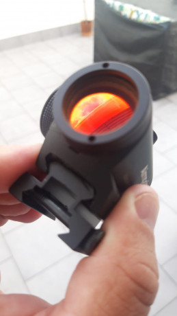 Aimpoint más suplemento por si se quiere más alto sino se puede quitar, en buen estado. 390€



Swarovski, 10