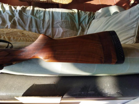Laurona de tiro al plato con polichokes  está impecable de hierros la culata tiene un añadido  de madera 01