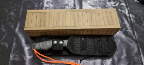 Vendido el ultimo diseño de Angel Corts 
Un cuchillo tactico tan funcional como bonito. Unas lineas sutiles 00