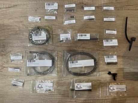 Pongo a la venta un montón de piezas sin estrenar para rilfe semiautomático FN FAL, como veréis hay de 02
