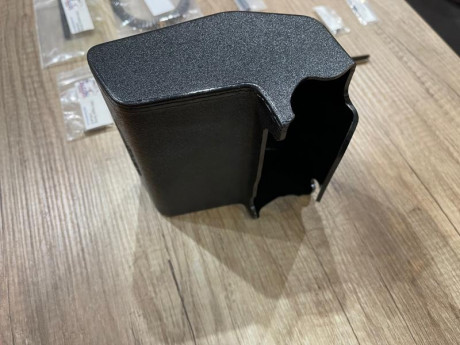 Pongo a la venta un montón de piezas sin estrenar para rilfe semiautomático FN FAL, como veréis hay de 12