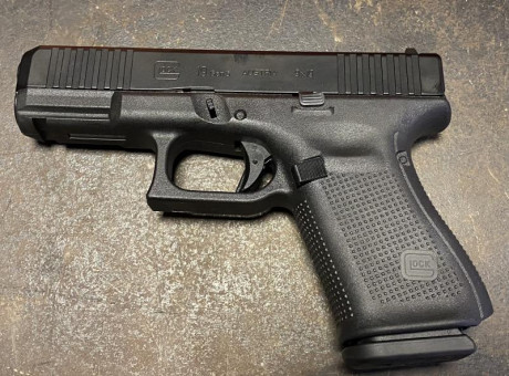 Vendo Glock-19 5GEN
Impecable, poquísimos tiros.
Conector 3 Lb
4 cargadores
650€ + Portes.
Rebajada a 02