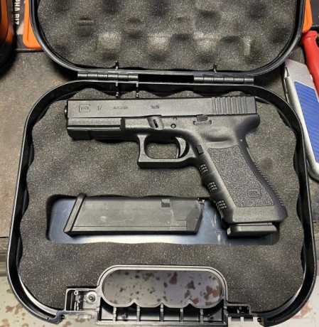Vendo Glock-17 3 GEN
Está en perfectas condiciones, muy pocos disparos.
Caja original y dos cargadores.
450€ 00