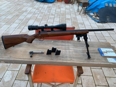 Carabina CZ Varmint .22 Magnum, apenas utilizada, guiada en licencia tipo E, incluye 3 cargadores de 5 02