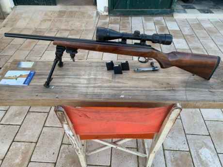 Carabina CZ Varmint .22 Magnum, apenas utilizada, guiada en licencia tipo E, incluye 3 cargadores de 5 00