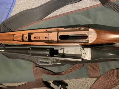 Me ha llamado la atención que en el Blaser R93 Profesional el número del rifle viene en una carcasa metálica 31