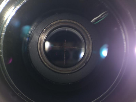 Pongo a la venta este visor Vector Optics 10-40x50,con retícula iluminada, paralaje lateral y panal de 11