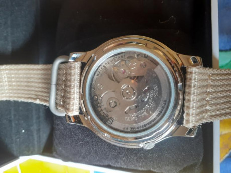 Muy buenas :
Vendo por no usar este precioso reloj automático. Lo compré por sus buenísimas críticas en 00