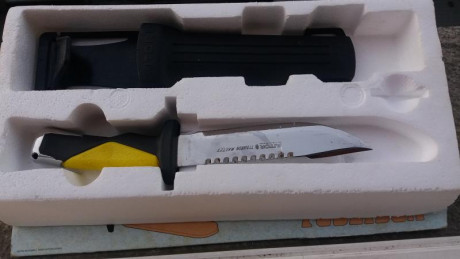Ofrezco este cuchillo de submarinismo Aitor Tiburón Máster de gran calidad, y por que no decirlo, belleza, 02