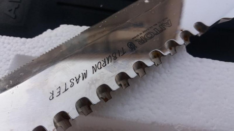 Ofrezco este cuchillo de submarinismo Aitor Tiburón Máster de gran calidad, y por que no decirlo, belleza, 01