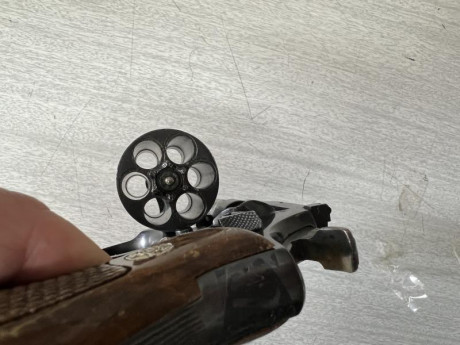 Vedo revolver llama 38 especial de un antiguo general del ejército.
Muy poco uso y como se aprecia en 00