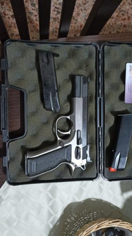 Vendo mi tanfoglio ultra match del 9mm con el disparador ajustado por armería candela de elche.Está preparada 00