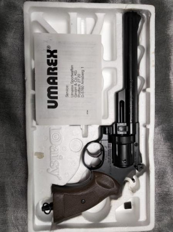 Vendo este antiguo revolver Daisy para reparar , tiene fugas y un trozo de el martillo roto. Es de metal 01