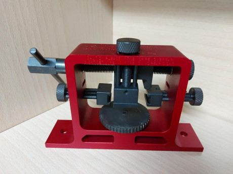  Vendida a un compañero del foro 

Vendo herramienta para el ajuste y o montaje de alzas de arma corta. 00