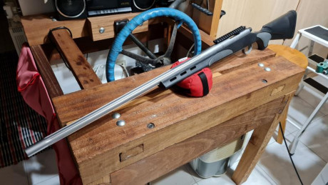 Cañón 26" semipesado, de acero inoxidable y acanalado.
Peso: 3860 gramos.
Paso de estria: 1:12
Capacidad 02