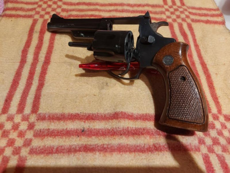 Vendo revolver Astra calibre 38 de 4" VENDIDO 
Se puede cerrar 02