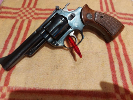 Vendo revolver Astra calibre 38 de 4" VENDIDO 
Se puede cerrar 00
