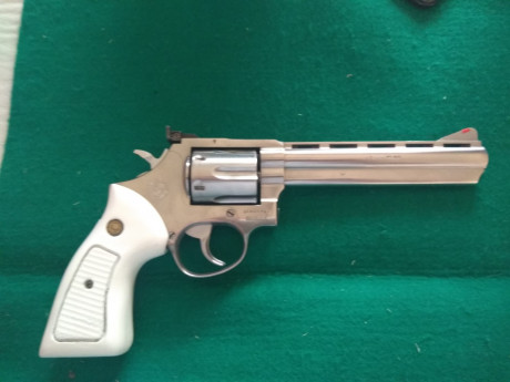 Buenos días pongo ala venta este precioso taurus calibre 357 magnum muy cuidado su precio son 350€ portes 00