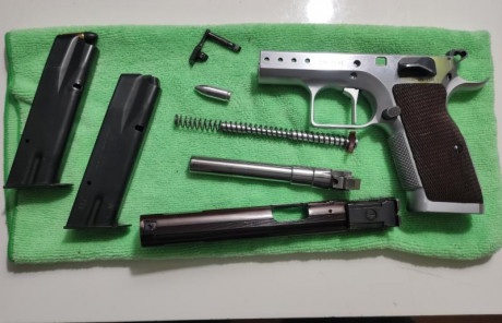 Muy buenas.
El arma esta en perfectas condiciones. Usada para tiro de precision. El kit del 22 esta completamente 12
