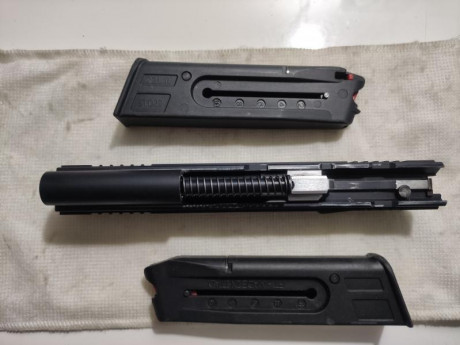 Muy buenas.
El arma esta en perfectas condiciones. Usada para tiro de precision. El kit del 22 esta completamente 10