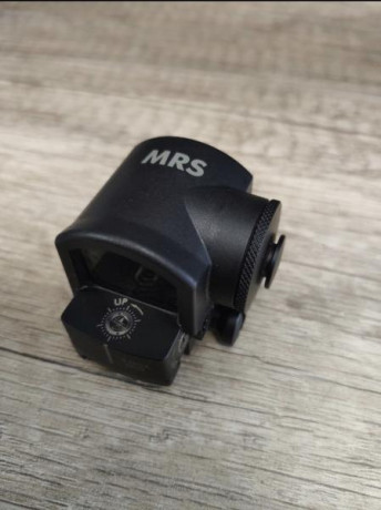 Punto rojo steiner MRS como nuevo. Enlace con características. 
https://www.steiner.de/de-de/es_ES/cat/productos-10986/shooting-10951/Sights-10917/Micro-Reflex-Sight-10927/
250€ 10