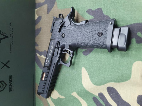 Vendo jw3 combat master 
Cargador adicional de co2
Funda.
Es todo nuevo
Precio 250€ 01