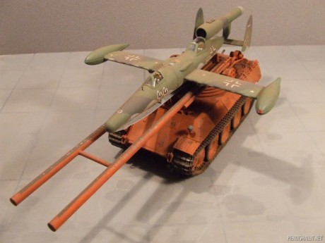 Abro este hilo ya que no puedo trasladar el de maquetas en conversación general, y porque pretendía dar 111