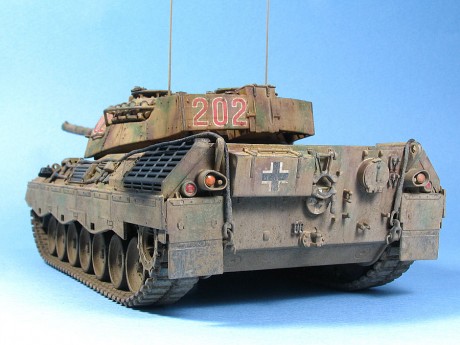 Abro este hilo ya que no puedo trasladar el de maquetas en conversación general, y porque pretendía dar 130