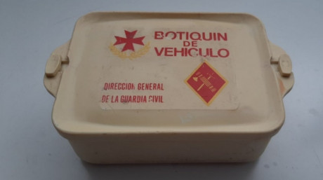 Buenas compañeros, vendo este botiquín de automóvil de la  guardia civil, es antiguo.
Lo vendo por 20 02