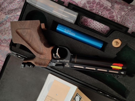 !!VENDIDA!!!Fantástica pistola de competición,2 bombonas,la pistola es del 2017, talla M, está en Madrid,1200€, 02