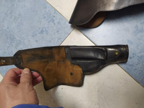 Se venden dos fundas para las pistolas Astra 300 y Astra 400 en bastante bien estado la de la 300 ,la 02