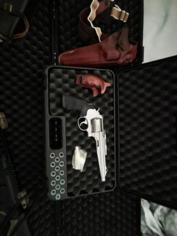 Se vende excelente revolver

El arma está en Castellon

Marca: S&W
Modelo: M629 Performance Center 21