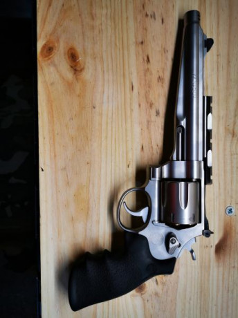 Se vende excelente revolver

El arma está en Castellon

Marca: S&W
Modelo: M629 Performance Center 31