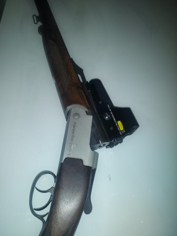 Un compañero de caza me ha pedido que le ponga este anuncio vende un rifle express Verney Carron en calibre 02