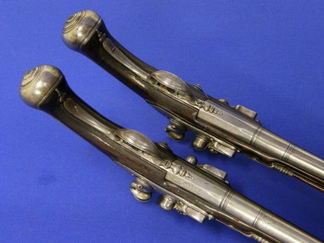 Voy a colocar unas fotos de un arma larga alemana de llave de mecha del siglo XVI. 110