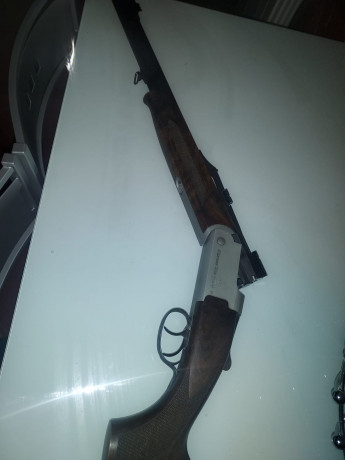 Un compañero de caza me ha pedido que le ponga este anuncio vende un rifle express Verney Carron en calibre 01