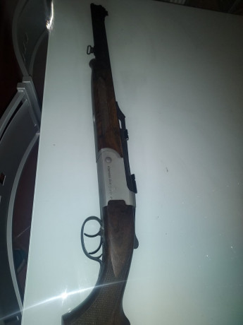 Un compañero de caza me ha pedido que le ponga este anuncio vende un rifle express Verney Carron en calibre 00