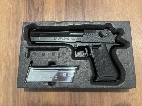 PISTOLA MARUI DESERT EAGLE NEGRA DE GAS CON UN CARGADOR EN NEGRO Y OTRO EN PLATA.
EN MUY BIEN ESTADO Y 02
