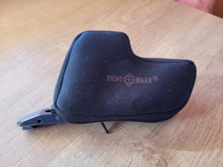 Vendo conjunto compuesto por carril picatinny para poner en bases appel y punto rojo sight mark usado 12
