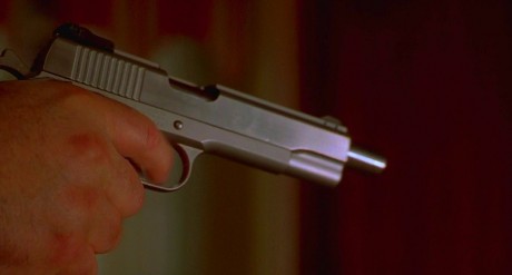 Compañeros,

En vista de las ganas de algunos (Elcafe, Wilcow, Vrakk, etc) por adivinar armas de películas 70
