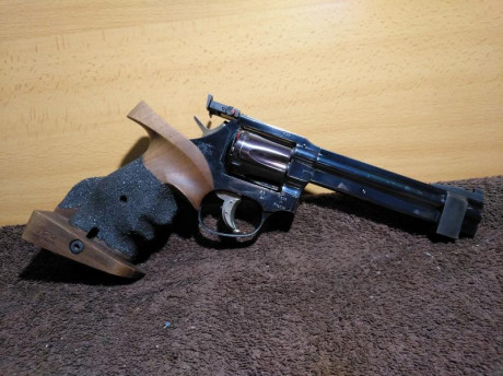 Buenas tardes, busco una cacha que se ajuste mejor a mi mano para revolver Manurhin March, mi talla M, 10