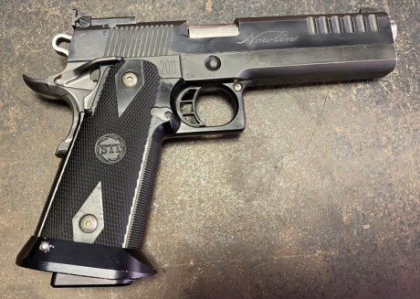 Vendo una pistola Nowling Avenger Cal. 9 Pb.

Básicamente es una pistola americana, con Grip y armazón 01