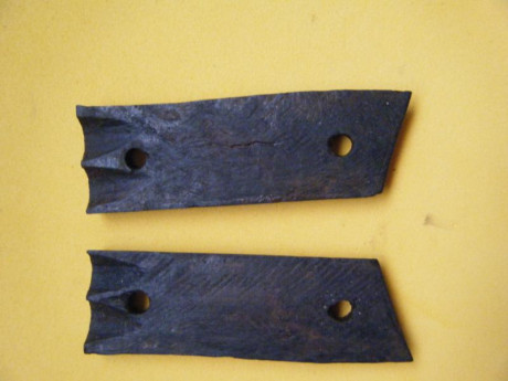 Juego de madera para cachas bayoneta española Mauser, larga 7x2,3.
Usadas pero aprovechables.
Precio 30 01