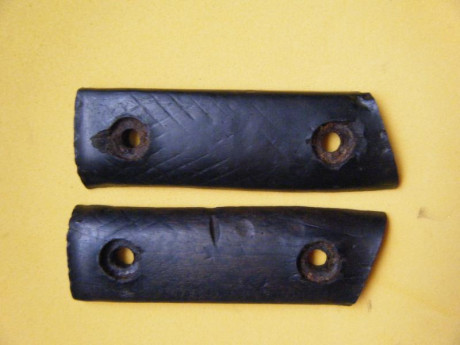 Juego de madera para cachas bayoneta española Mauser, larga 7x2,3.
Usadas pero aprovechables.
Precio 30 00